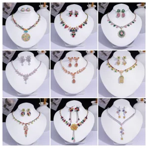 Parure de Bijoux en Acier Titane avec Strass Colorés Collier Pendentif Fleur Papillon et Boucles d'Oreilles pour Femme Mode