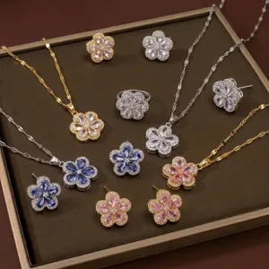 Collier avec Pendentif Cœur en Zirconia en Acier Titane pour Femme Ailes d'Ange Incrustées Bijoux de Cou Accessoires Tendance Cadeau