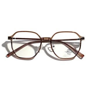 Retro square TR90 tea-colored frames with anti-blue light and UV400 protection.