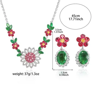 Parure de bijoux élégante avec collier et boucles d'oreilles fleur zircon émeraude