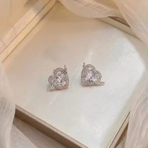 Boucles d'oreilles cœur avec ailes et oxydes de zirconium étincelants