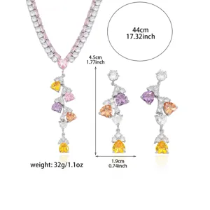 Dimensions et poids détaillés de l'ensemble collier et boucles d'oreilles zircon