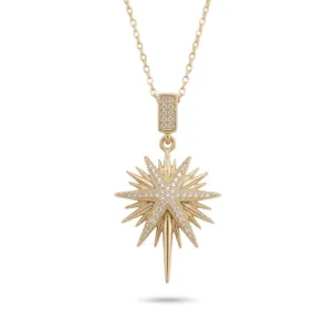 Collier élégant avec pendentif étoile dorée et détails scintillants en zircone cubique