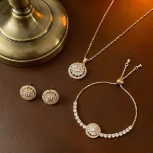 Goldenes rotierendes Blumen-Schmuckset Detailansicht mit Kette Armband Ohrringe