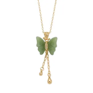 Elegante collar de mariposa de jade de imitación verde con colgantes de borla dorados estilo chino