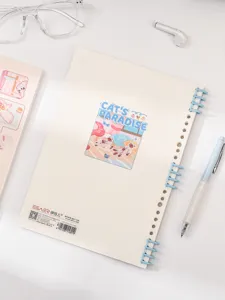 B5 Ringbuch mit süßer Katzen-Illustration, blauen Ringbuchringen und linierten Innenseiten.