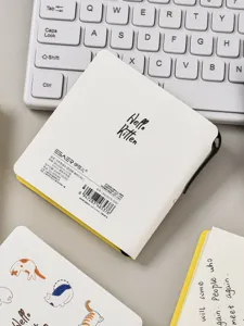 Taccuino tascabile con simpatico design di gatto e porta penna per studenti e appunti quotidiani.