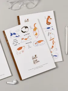Vue détaillée d'un carnet ligné format B5 avec de charmants motifs de chats mignons.