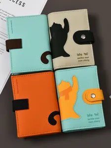 Taccuino A7 in pelle morbida con simpatica applicazione di gatto e pratica chiusura a pressione.