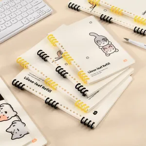 Niedliches Katzen-Design B5 Ringbuch Detailansicht, ideal für Schüler und Studenten.