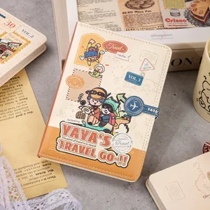 Origineel geïllustreerd reisdagboek notitieboek met decoratieve vintage gespsluiting