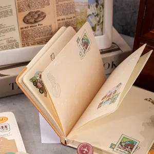 Detailopname van een handboek met kleurrijke illustraties en blanco pagina's voor notities.