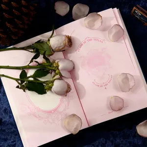 Taccuino vintage A5 con pagine rosa, diario estetico per scrittura e pianificazione.