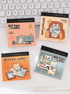 Quatre blocs-notes chat mignons avec illustrations Kitten Calls sur bureau blanc