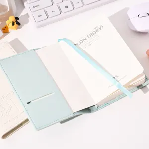 Grazioso taccuino azzurro pastello con nastro per diario, scuola, ufficio e pianificazione.