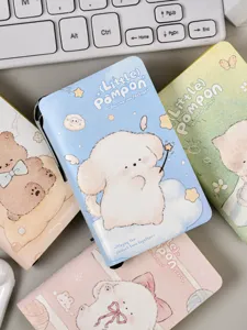 Vista detallada de bonito cuaderno de bolsillo mini con cubierta de felpa esponjosa y diseño tierno.
