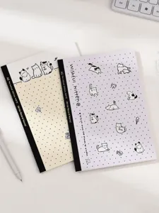 Dettaglio del quaderno A5 con simpatico motivo di gatto, pagine puntinate, design pulito.