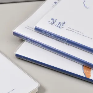 Carnet de notes A5 avec couverture PVC transparente, illustration de chat, pages lignées.