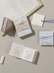 Mini quaderno da colorare pieghevole antistress con simpatiche illustrazioni di gatti per bambini.