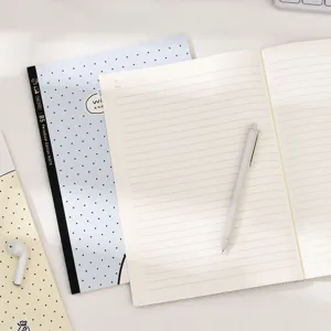 Quaderno rigido rigato B5 per studenti, diario minimalista e materiale scolastico.