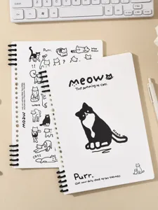 Gedetailleerd overzicht van een schattig katten spiraalnotitieboek met gelinieerde pagina's.