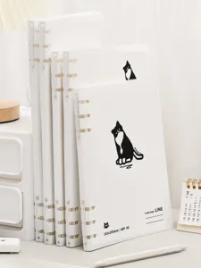 Nahaufnahme einer minimalistischen Katze auf einem lichtdurchlässigen A5-Notizbuchcover.