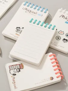 Vue détaillée du carnet de notes spirale de poche mignon avec illustration de chat.