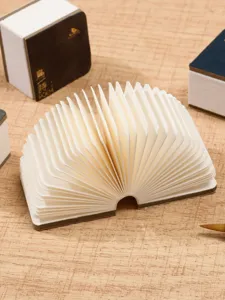 Mini taccuino per acquerelli portatile con design a soffietto, ideale per schizzi.