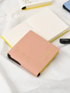 Lindo cuaderno de bolsillo diario de estudiante diseño de dibujos animados portátil con bolígrafo