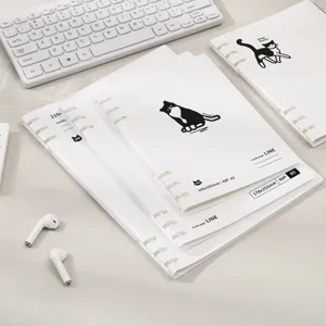 Minimalistische weiße Ringbuch-Notizbücher mit süßen Katzenmotiven in A5 und B5