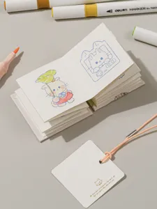 Mini libro da colorare per bambini con simpatiche illustrazioni di gatti, taccuino per schizzi.