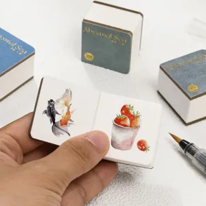 Draagbaar zak-aquarelboek met 300g fijn papier voor schetsen en vulpenkunst onderweg.