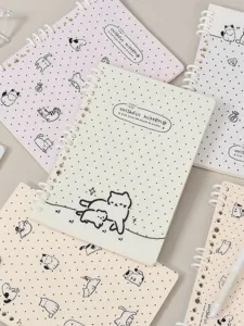 A5 ringbandnotitieboekje met schattige kattenillustraties en stippenpatroon, ideaal.
