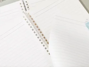 Zacht spiraalnotitieboekje B5 gelinieerd minimalistisch met afscheurbare binnenpagina's.