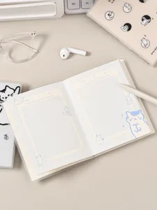 Gedetailleerd overzicht van een schattig kattennotitieboek met weekplanners.
