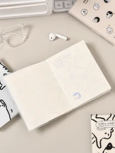 Leuk schattig katten geïllustreerd A6 notitieboek met doorzichtige omslag voor dagelijks gebruik.