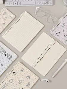 A5 spiraalnotitieboek detail met schattig kattenpatroon, segmentspiraal en gelijnde pagina's.