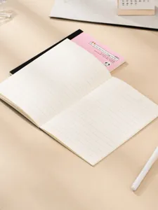 Taccuino foderato A6 carino con rilegatura wireless e design di cartoni animati.