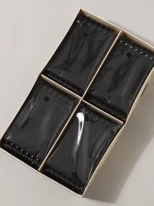 Juego de cuadernos de bolsillo A7 de hojas sueltas con cuatro diarios de espiral negros.
