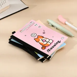Quaderno rigato A6 carino con design di gatto, cancelleria estetica per appunti giornalieri.
