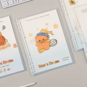 Bonito cuaderno de anillas B5 con cubierta transparente y adorable diseño de oso para estudiantes.