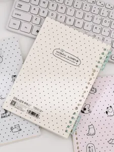 Joli cahier à anneaux A5 avec motif de chat, anneaux segmentés et pages lignées pour étudiants.