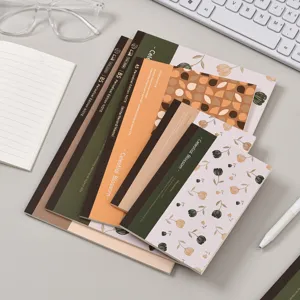 Cahier souple à motif floral esthétique pour la journalisation quotidienne et les notes.