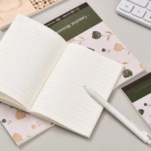 Carnet ligné à reliure souple avec couverture florale journal à plat pour notes quotidiennes.
