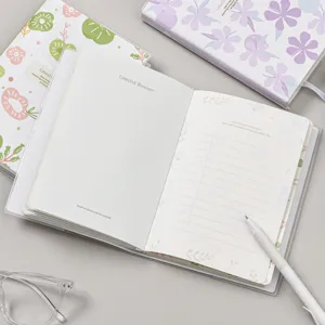 Cuaderno estético con diseño floral y cubierta de PVC, diario tipo bullet journal ideal para la escuela.