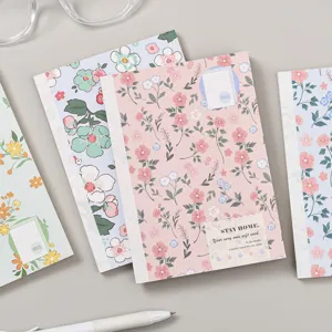 Carnet A6 à fleurs avec pages lignées, joli journal esthétique pour notes et écriture.