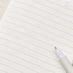 Carnet ligné A6 à plat journal esthétique avec date et numéro pour la prise de notes quotidienne.