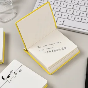 Taccuino tascabile mini portatile con design carino e carta di qualità per appunti quotidiani.