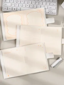 Bellissimo taccuino trasparente satinato con pagine interne rigate e puntate per studio.