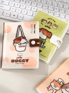 Simpatico quaderno in peluche con copertina soffice, design cane cartoon, ideale diario scolastico.